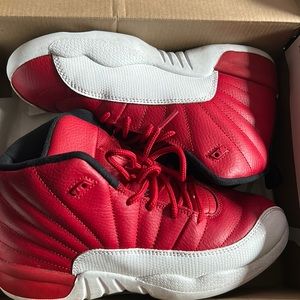 Jordan 12 Size 3 EUC. Unisex